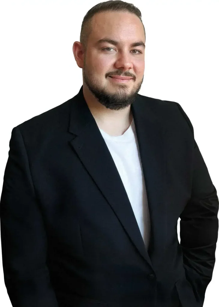 Portrait von Hörakustik-Meister Florian Wiesner, Inhaber von Aura Hörgeräte in Stuttgart. Ihr Experte für persönliche Hörberatung, kostenlose Hörtests und individuelle Hörsysteme.
